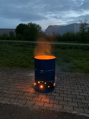 Feuertonne aus altem stahlfass - feuertonne,
